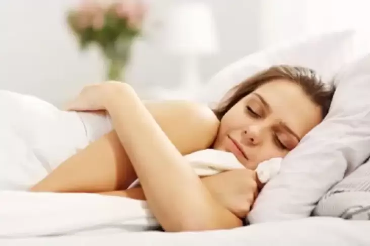 7 Manfaat Tidur Telanjang, Bisa Menghasilkan Keintiman