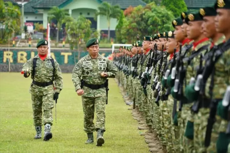 Arti Baret Hijau Dalam Militer Negara Indonesia yang tersebut mana Identik dengan TNI AD
