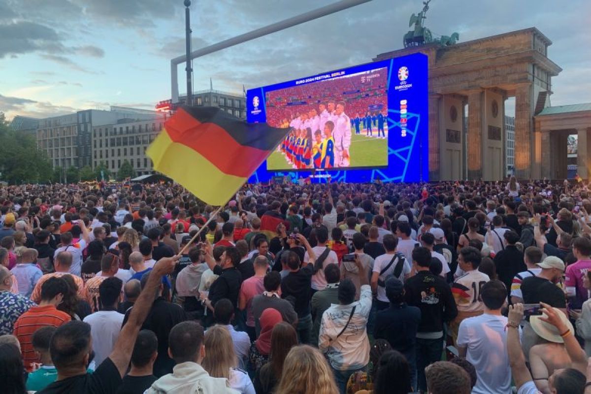 70 ribu suporter memadati Fan Zone di di Berlin